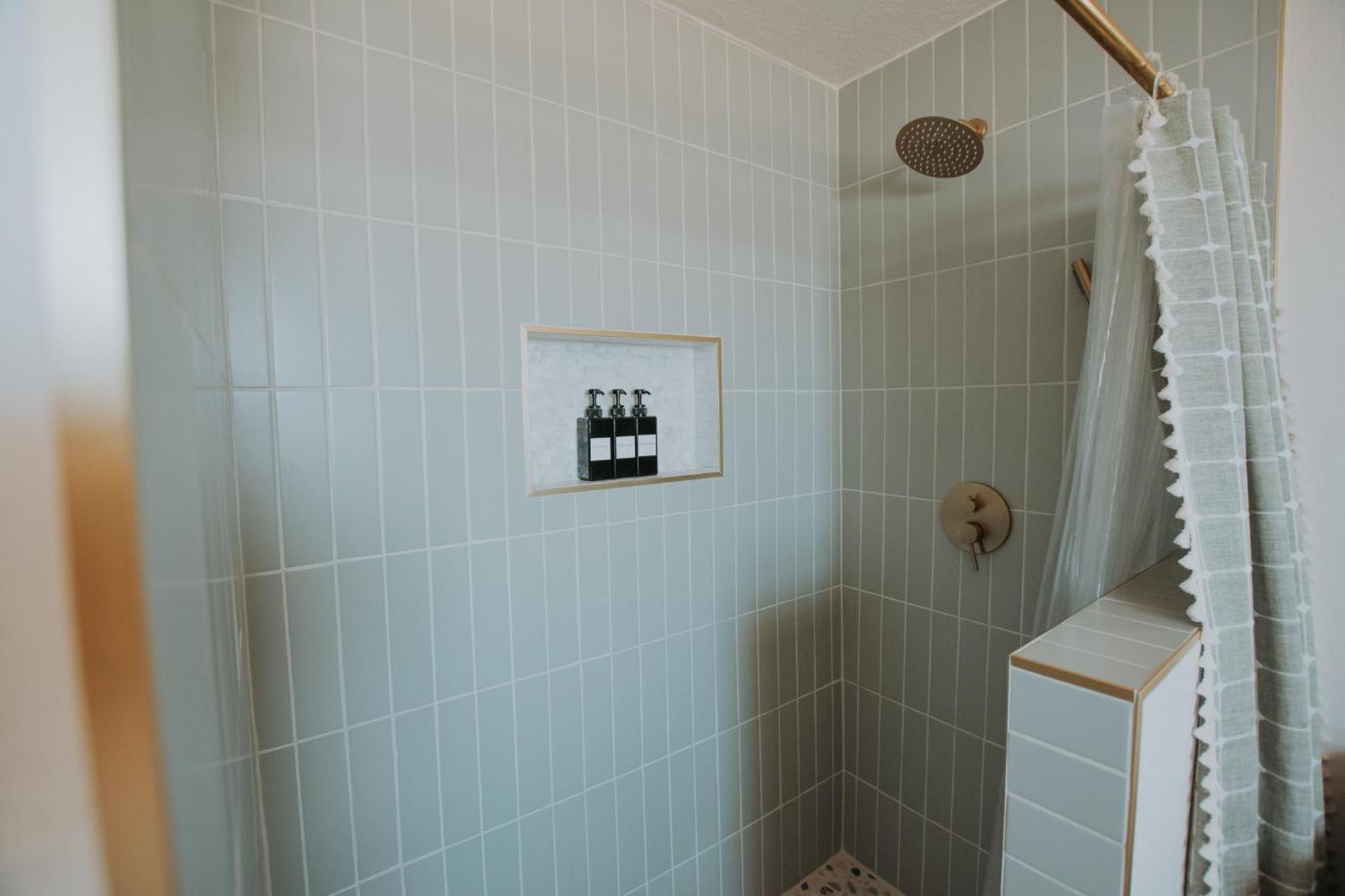 Bohemian Chic An Eclectic Escape-Hot Tub-Pet Friendly-No Pet Fees! Villa Албукерке Екстериор снимка