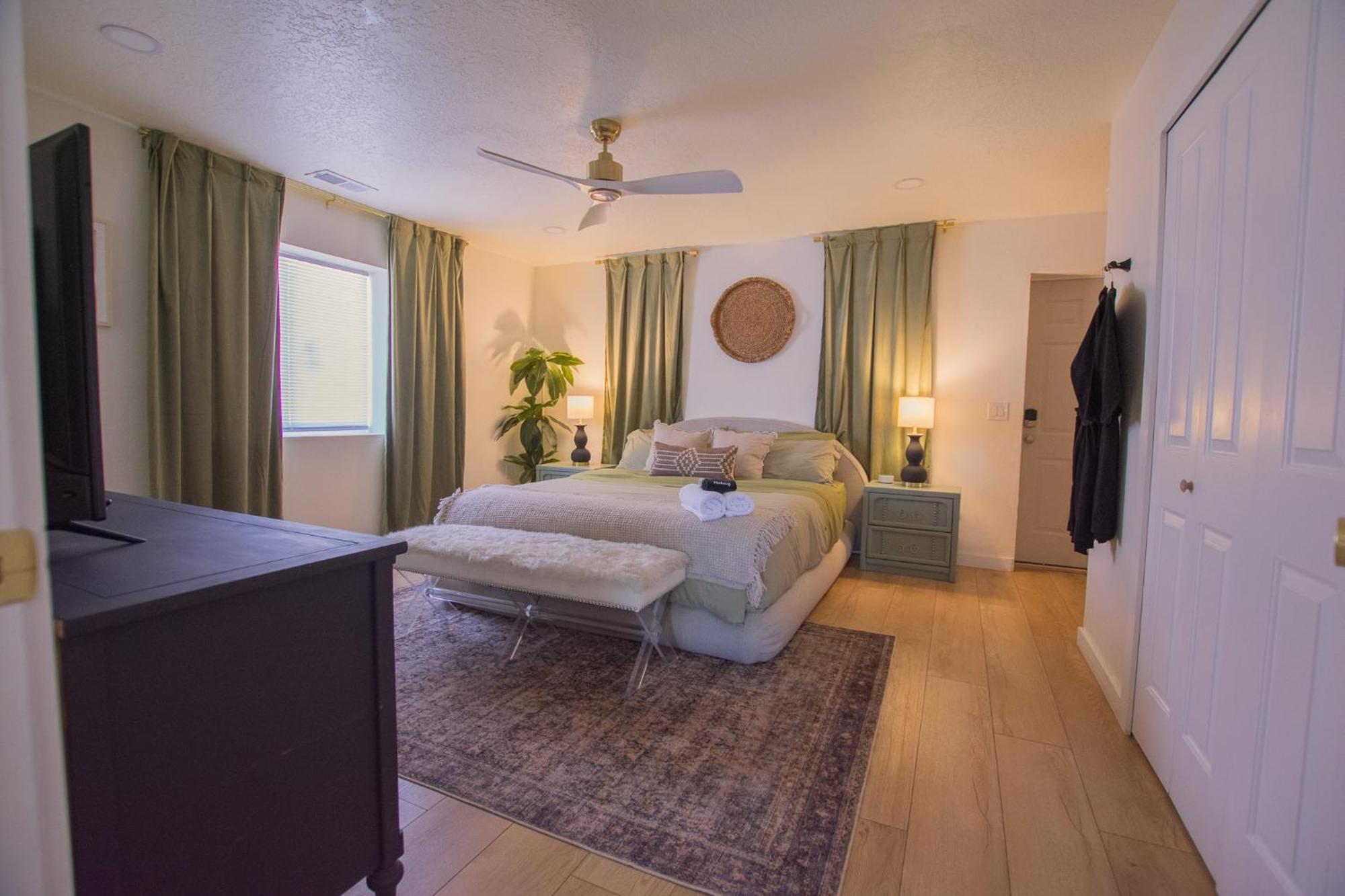 Bohemian Chic An Eclectic Escape-Hot Tub-Pet Friendly-No Pet Fees! Villa Албукерке Екстериор снимка