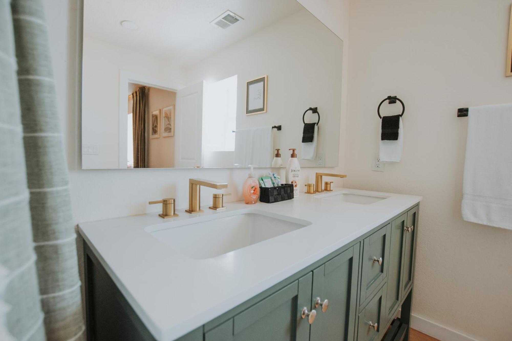 Bohemian Chic An Eclectic Escape-Hot Tub-Pet Friendly-No Pet Fees! Villa Албукерке Екстериор снимка