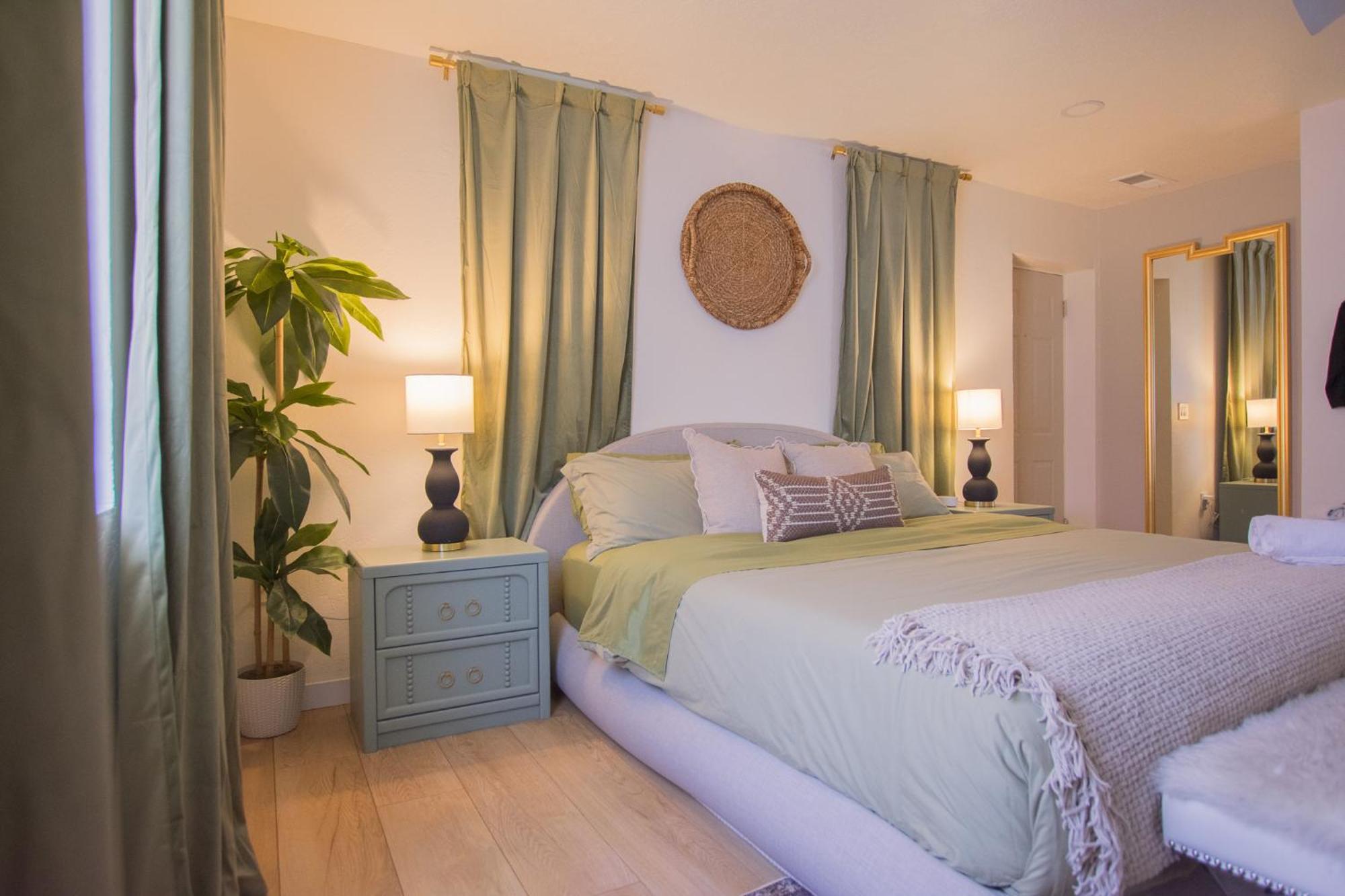 Bohemian Chic An Eclectic Escape-Hot Tub-Pet Friendly-No Pet Fees! Villa Албукерке Екстериор снимка