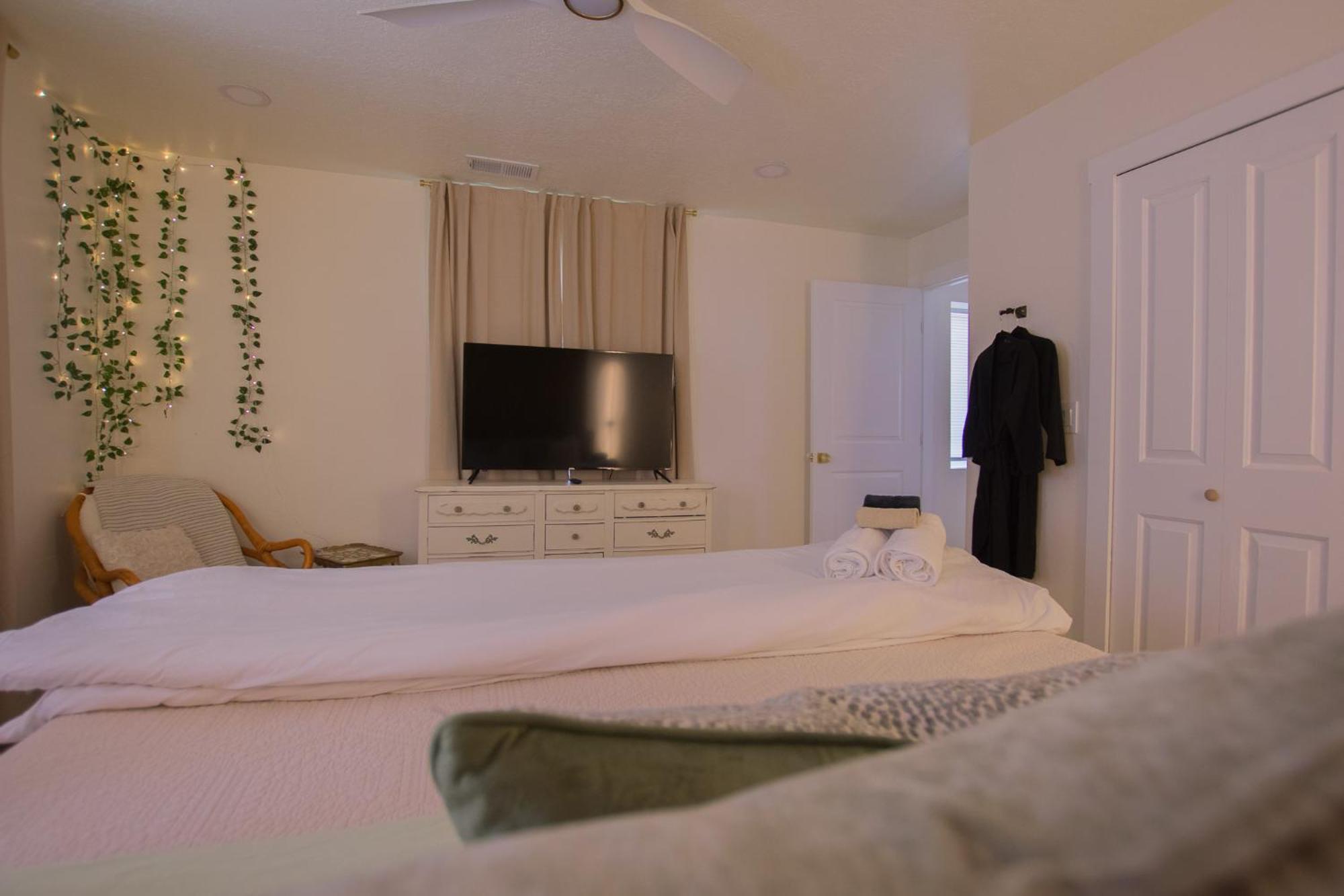 Bohemian Chic An Eclectic Escape-Hot Tub-Pet Friendly-No Pet Fees! Villa Албукерке Екстериор снимка